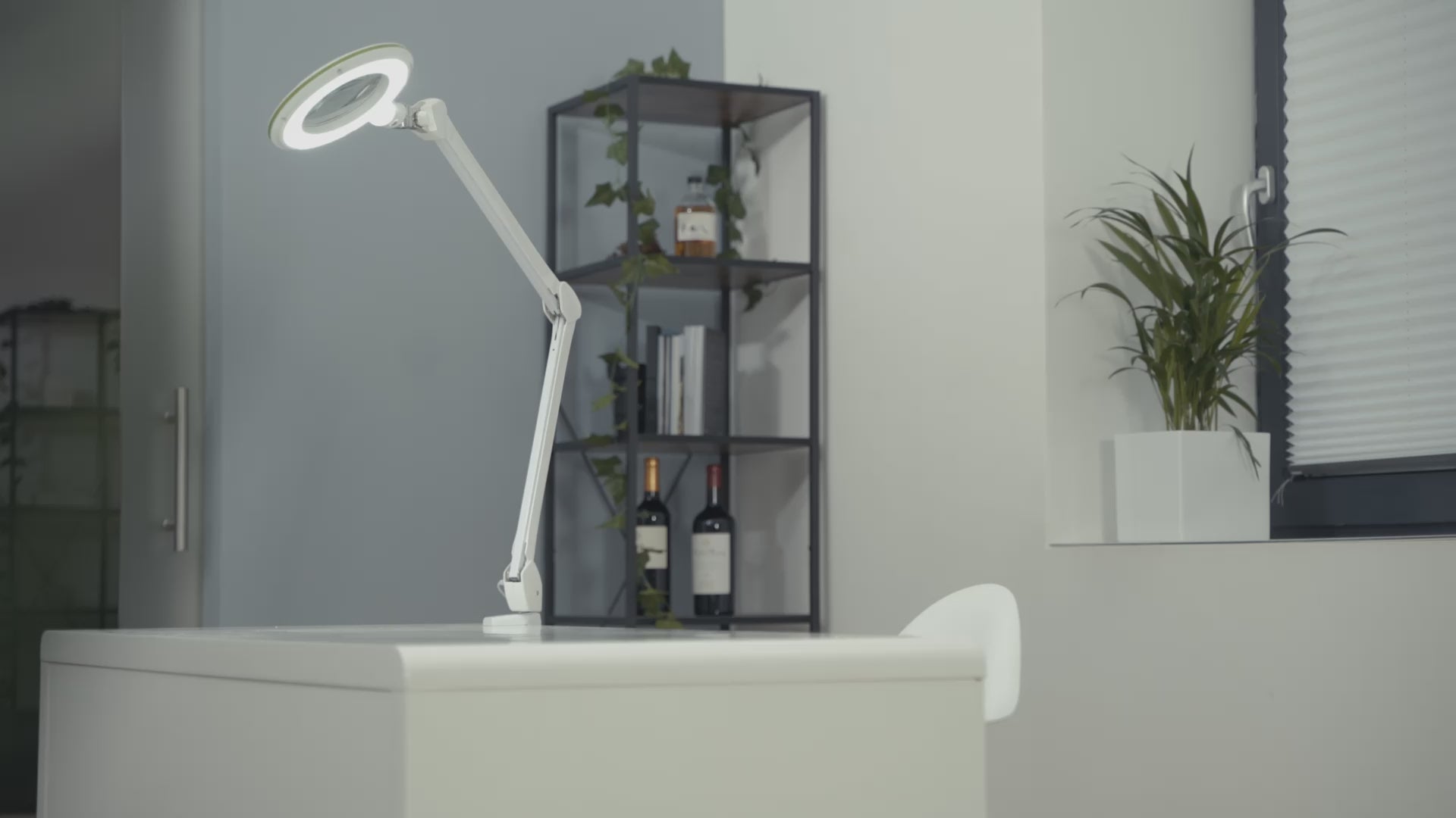 Vidéo : Lampe loupe Lambda M Lumeno, intensité variable avec lentille en verre de 127 mm en utilisation