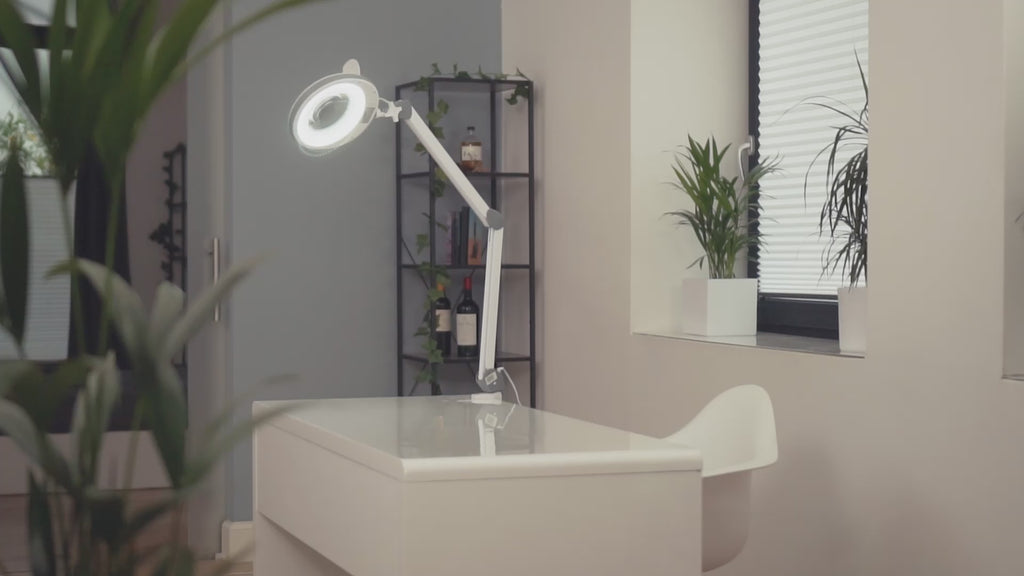 Video: Lumeno LED Lampada d'ingrandimento serie 8213/8215 con luminosità regolabile, grigio in uso